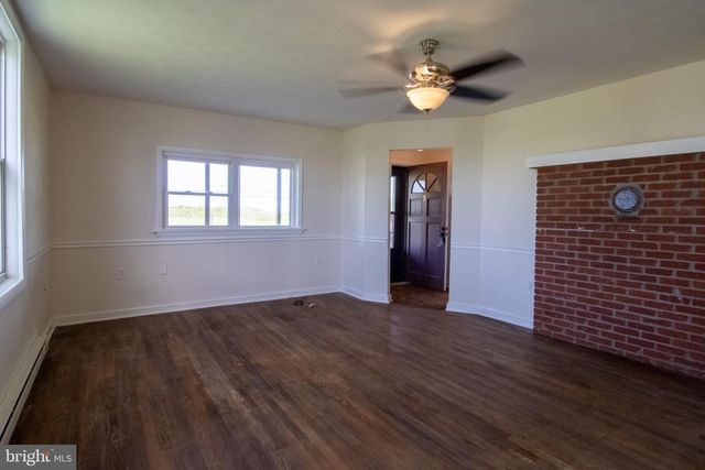 12 RIDERSVILLE RD, Berkeley Springs, WV 25411