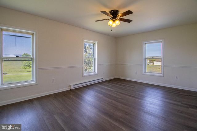 12 RIDERSVILLE RD, Berkeley Springs, WV 25411