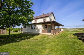 12 RIDERSVILLE RD, Berkeley Springs, WV 25411
