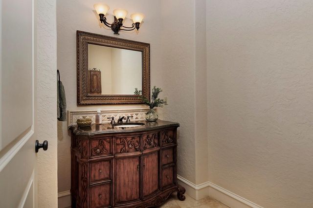 32 Palmer Woods Drive, The Woodlands, TX 77381