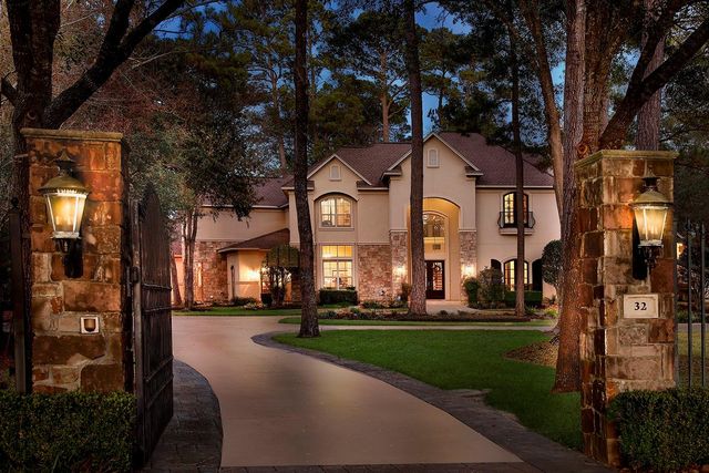 32 Palmer Woods Drive, The Woodlands, TX 77381
