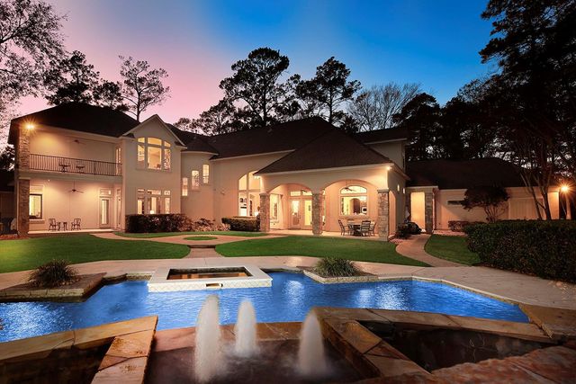 32 Palmer Woods Drive, The Woodlands, TX 77381