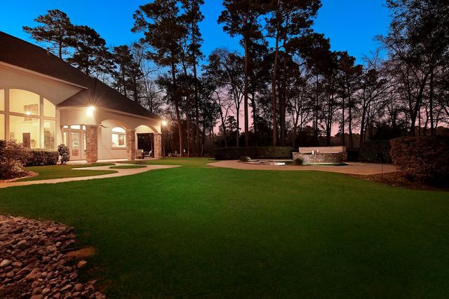 32 Palmer Woods Drive, The Woodlands, TX 77381