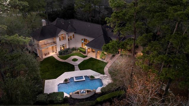32 Palmer Woods Drive, The Woodlands, TX 77381