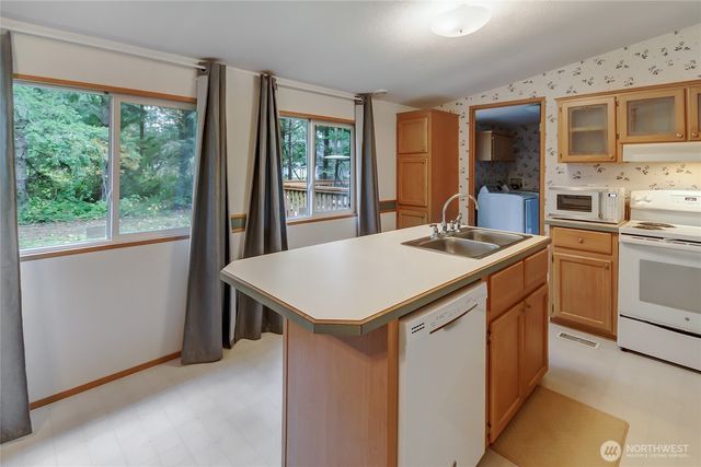 36819 Eatonville Cutoff Road E, Eatonville, WA 98328