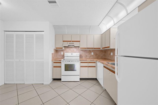 3574 NW 95th Terrace 8q, Fort Lauderdale, FL 33351