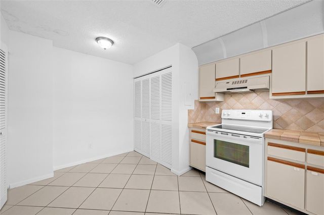 3574 NW 95th Terrace 8q, Fort Lauderdale, FL 33351