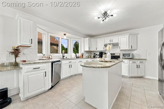 45563 Thorn Tree Lane, Macomb, MI 48044