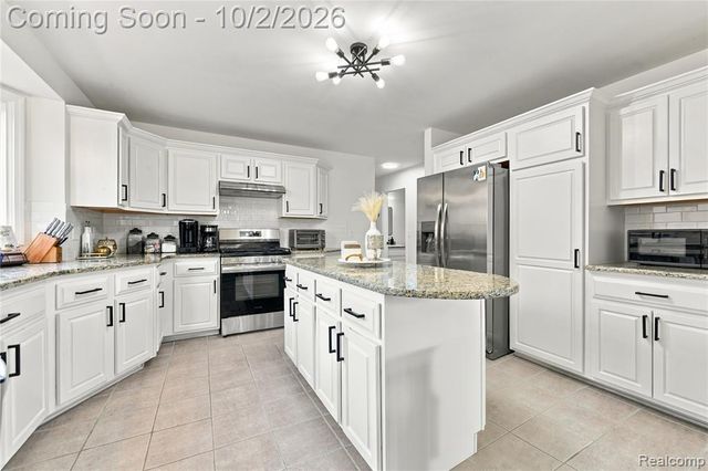 45563 Thorn Tree Lane, Macomb, MI 48044
