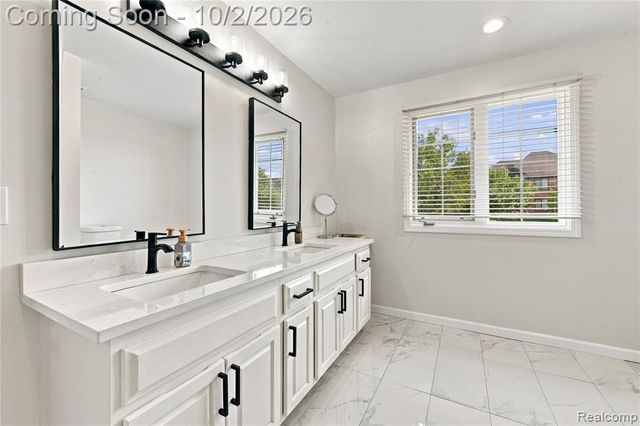 45563 Thorn Tree Lane, Macomb, MI 48044