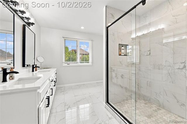45563 Thorn Tree Lane, Macomb, MI 48044