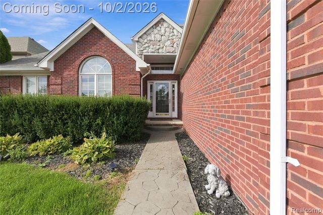 45563 Thorn Tree Lane, Macomb, MI 48044
