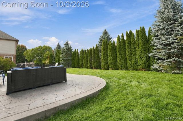 45563 Thorn Tree Lane, Macomb, MI 48044