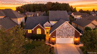 45563 Thorn Tree Lane, Macomb, MI 48044