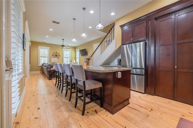 412 Sailhouse Way, Rockport, TX 78382