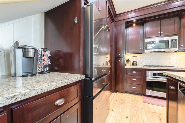 412 Sailhouse Way, Rockport, TX 78382