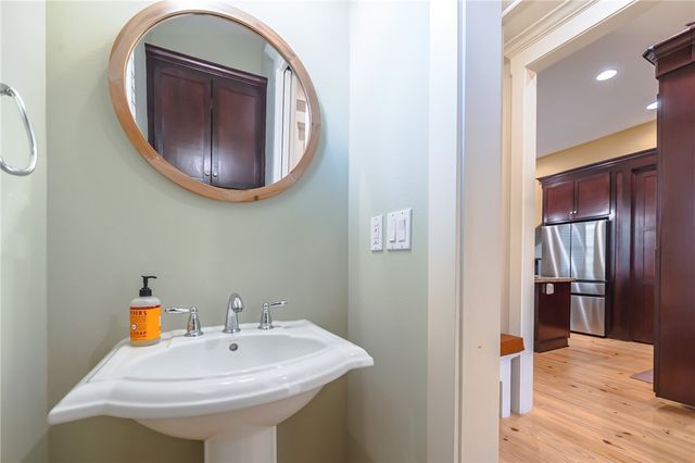 412 Sailhouse Way, Rockport, TX 78382