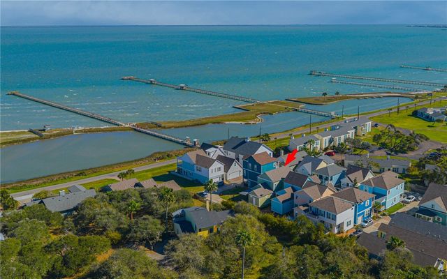 412 Sailhouse Way, Rockport, TX 78382