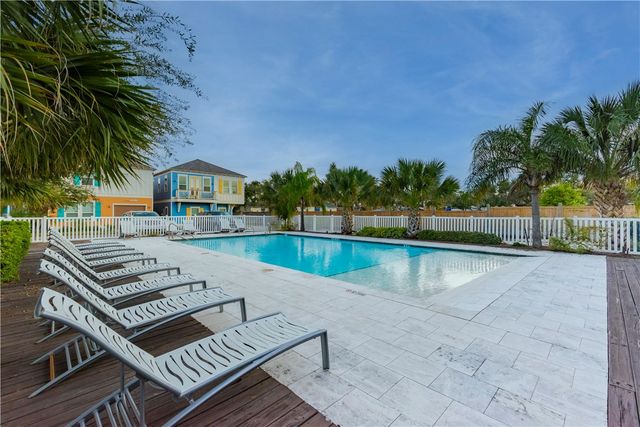 412 Sailhouse Way, Rockport, TX 78382