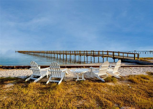 412 Sailhouse Way, Rockport, TX 78382