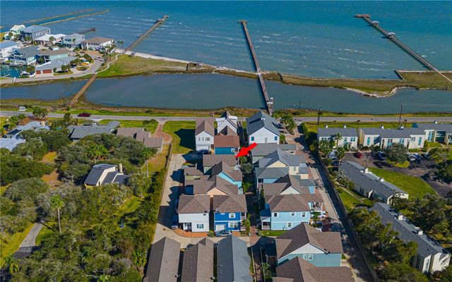 412 Sailhouse Way, Rockport, TX 78382