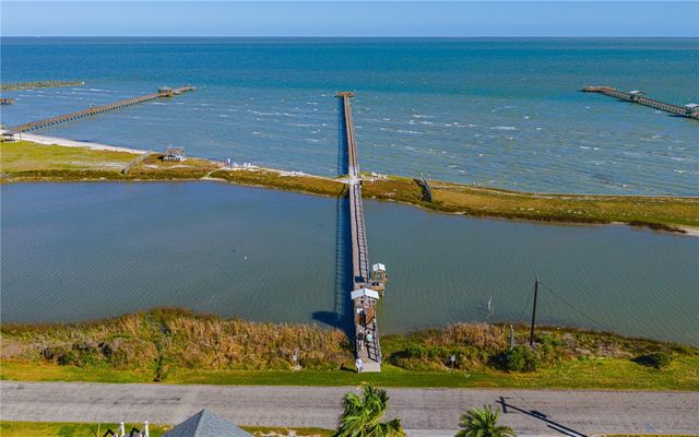 412 Sailhouse Way, Rockport, TX 78382