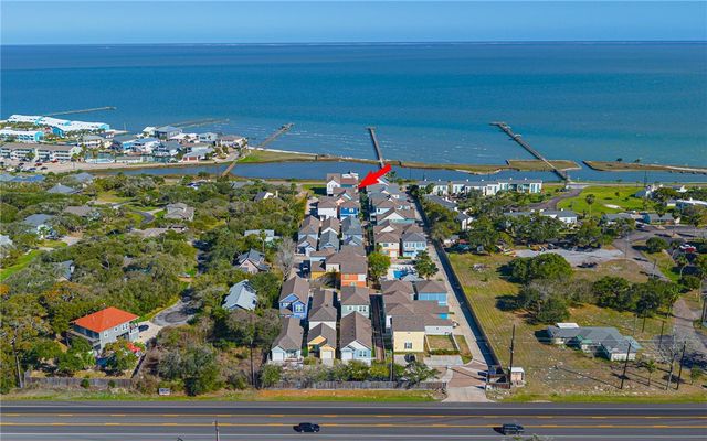 412 Sailhouse Way, Rockport, TX 78382