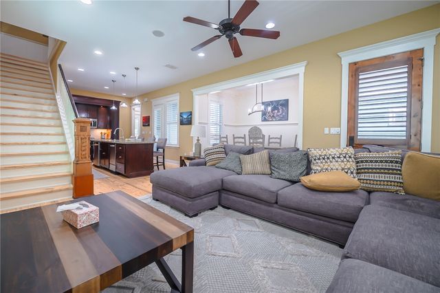 412 Sailhouse Way, Rockport, TX 78382