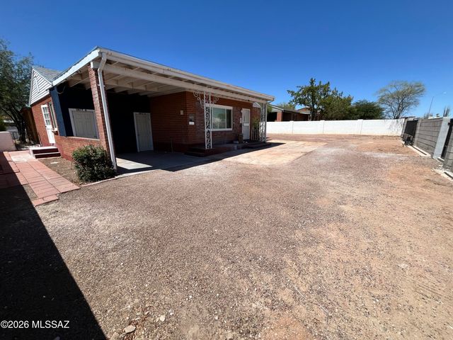 2220 E Grant Road A, Tucson, AZ 85716