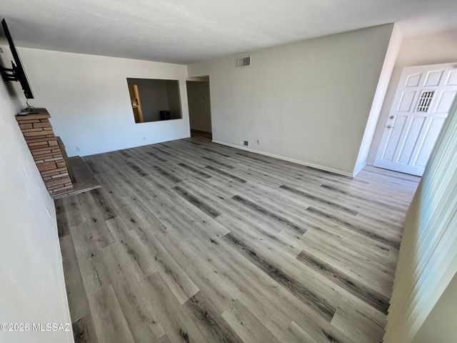 2220 E Grant Road A, Tucson, AZ 85716