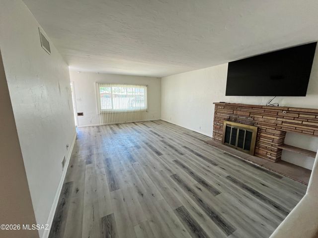 2220 E Grant Road A, Tucson, AZ 85716