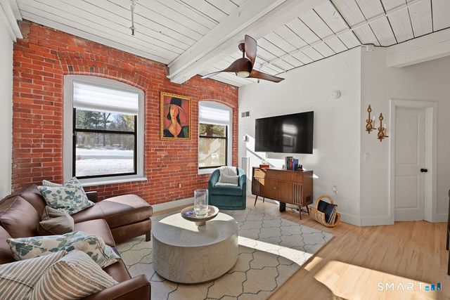 222 Williams Street East APT 223, Glastonbury, CT 06033