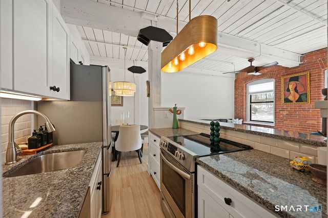 222 Williams Street East APT 223, Glastonbury, CT 06033