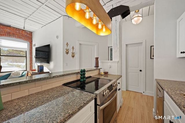 222 Williams Street East APT 223, Glastonbury, CT 06033