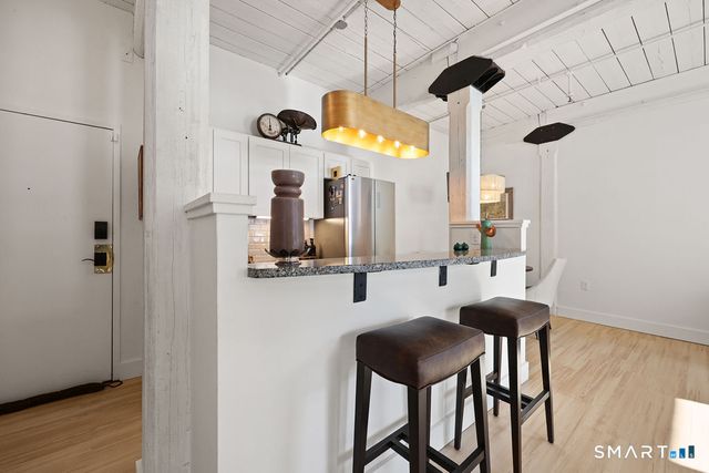 222 Williams Street East APT 223, Glastonbury, CT 06033