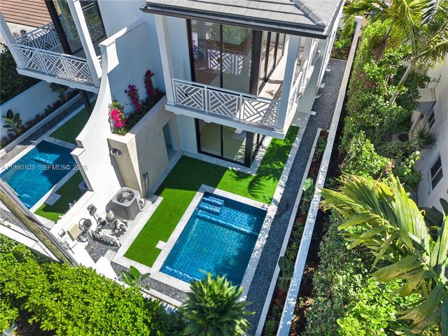 2710 S Le Jeune Rd, Coral Gables, FL 33134