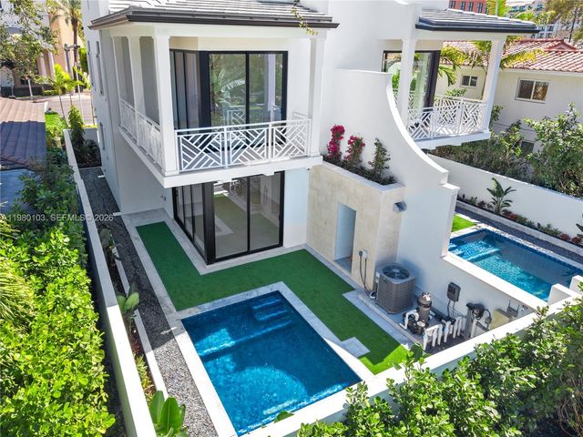 2710 S Le Jeune Rd, Coral Gables, FL 33134