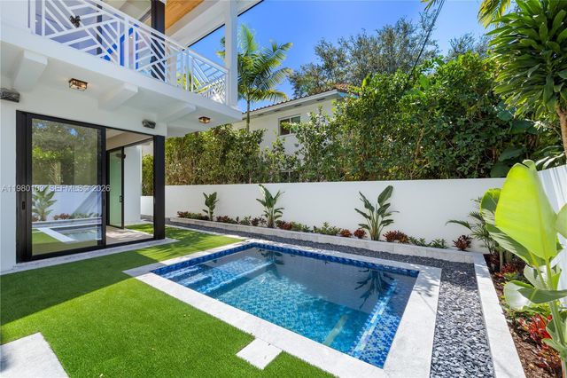 2710 S Le Jeune Rd, Coral Gables, FL 33134