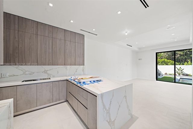 2710 S Le Jeune Rd, Coral Gables, FL 33134