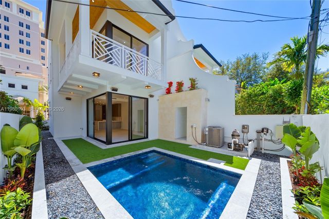 2710 S Le Jeune Rd, Coral Gables, FL 33134