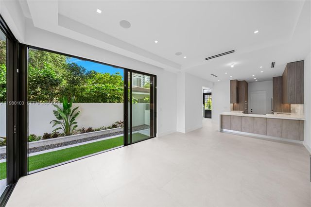 2710 S Le Jeune Rd, Coral Gables, FL 33134