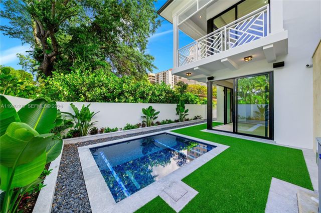 2710 S Le Jeune Rd, Coral Gables, FL 33134