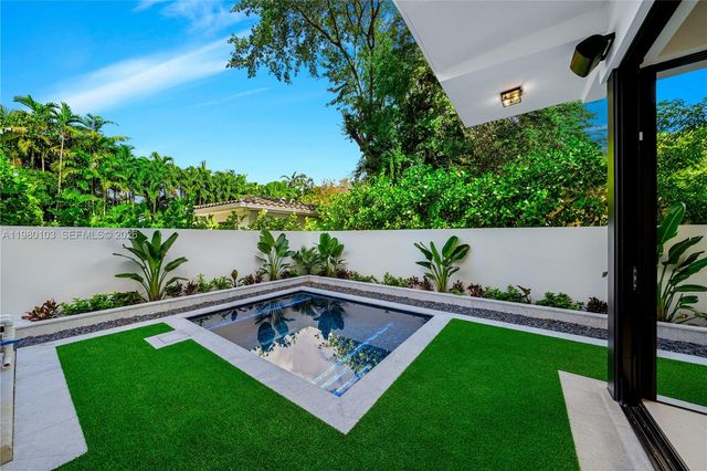 2710 S Le Jeune Rd, Coral Gables, FL 33134
