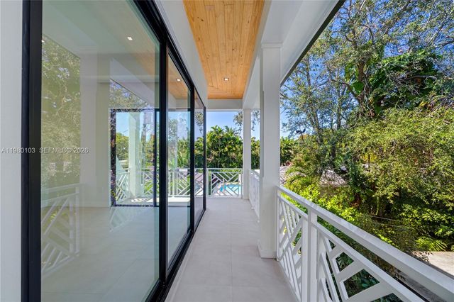 2710 S Le Jeune Rd, Coral Gables, FL 33134