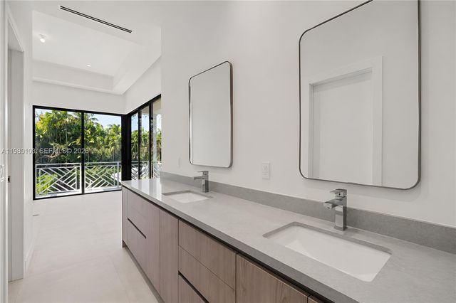 2710 S Le Jeune Rd, Coral Gables, FL 33134