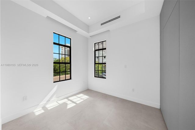 2710 S Le Jeune Rd, Coral Gables, FL 33134