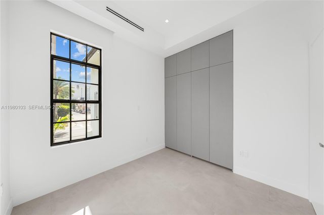 2710 S Le Jeune Rd, Coral Gables, FL 33134