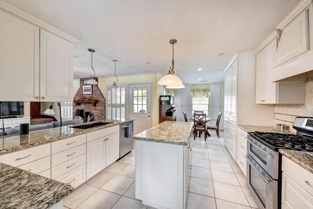 4715 Apollo Street, Houston, TX 77018