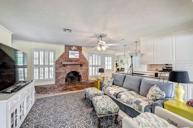 4715 Apollo Street, Houston, TX 77018