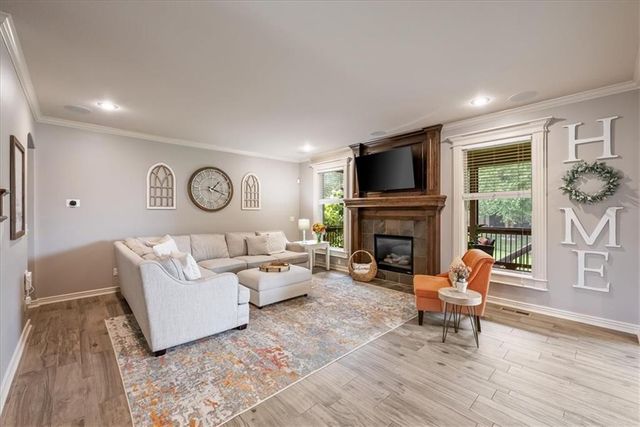 1224 Kingsland Circle, Raymore, MO 64083